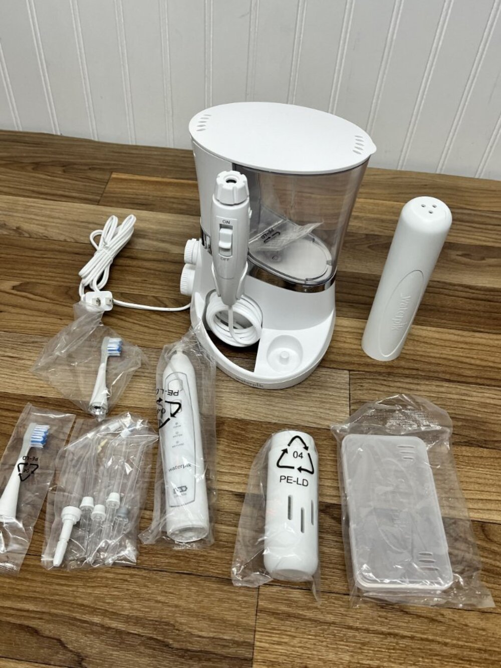 Waterpik Completecare Sonic 5.0 Water Flosser & Electric Toothbrush White Open B - Picture 7 of 16